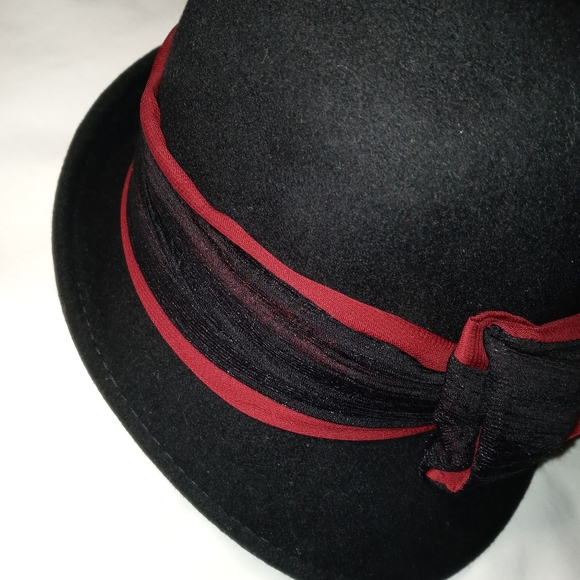 European Design Collanan Cloche Hat with Silk Trim and Roses - Picture 6 of 9